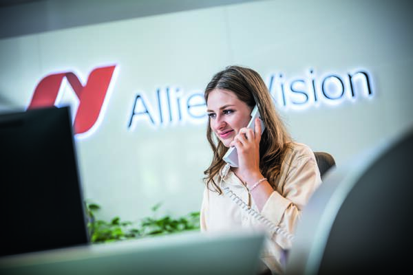 AVT Mitarbeiterin Telefon A1210981 4C